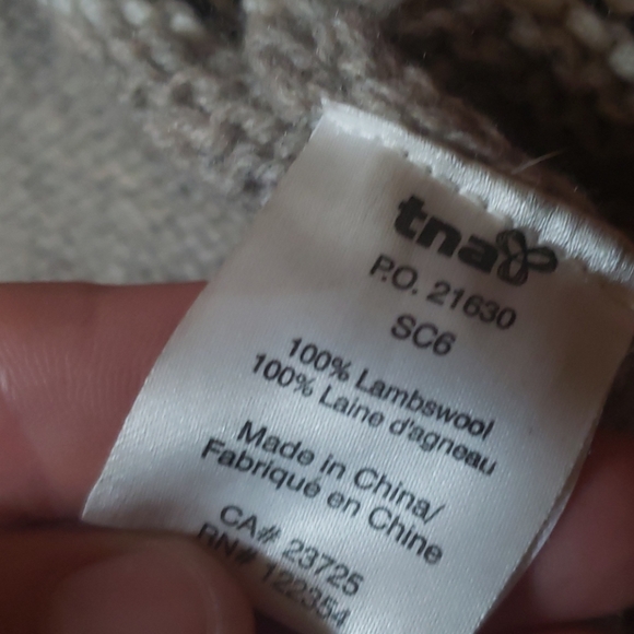 100% lambswool sweater- Aritzia TNA - Picture 6 of 7